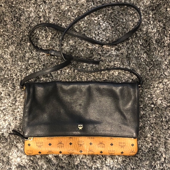 mcm corina crossbody clutch